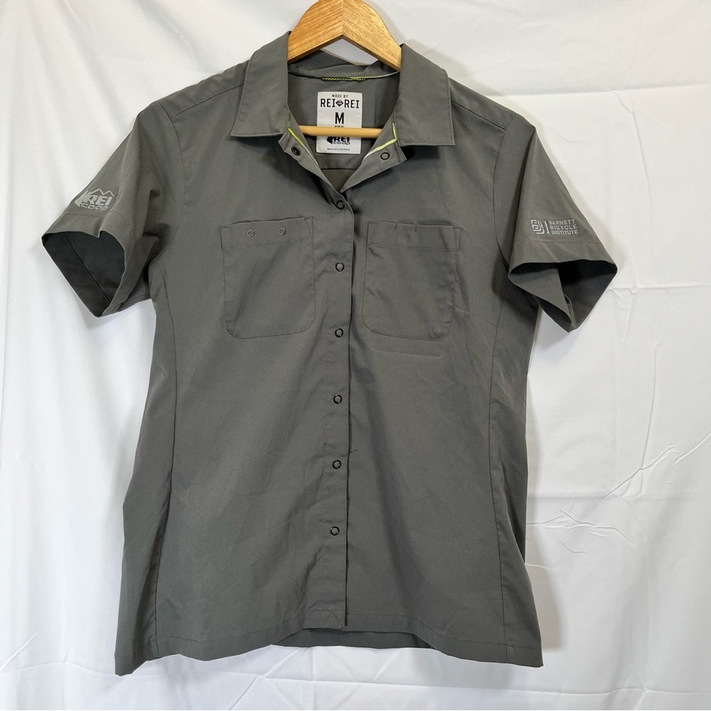 REI Shirt Womens M‎ Short Sleeve Snap Front Outdoor Green Casual